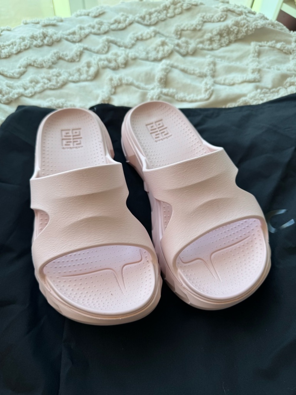 Givenchy Marshmallow slides - Picture 3 of 6